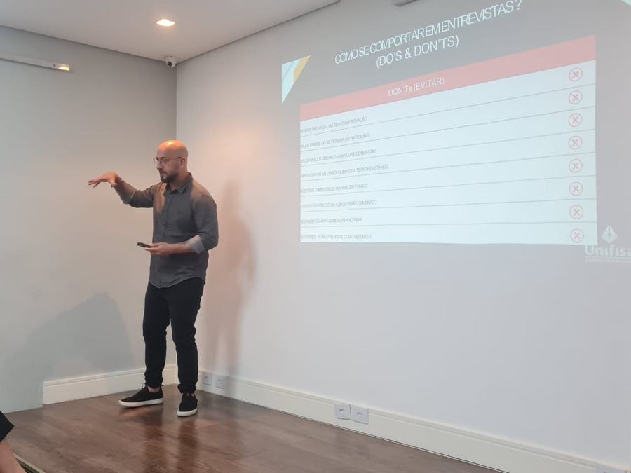 Media training conduzido em sala